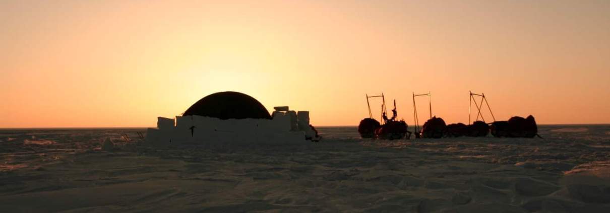 Ons Onderkomen: De Hilleberg Keron 4 GT 1 Tent in de sneeuw tijdens zonsondergang