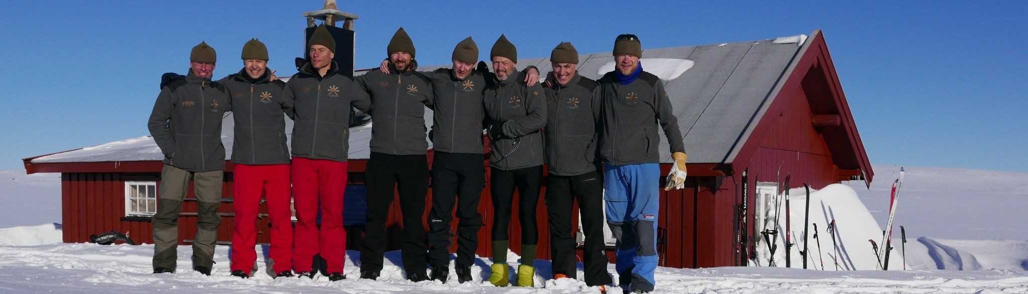 Een team bij de Jansbu hut op de Hardangervidda tijdens de Heroes of Telemark