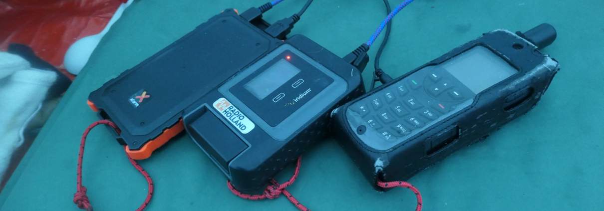 Iridium go en iridium 9550 opladen met een powerbank