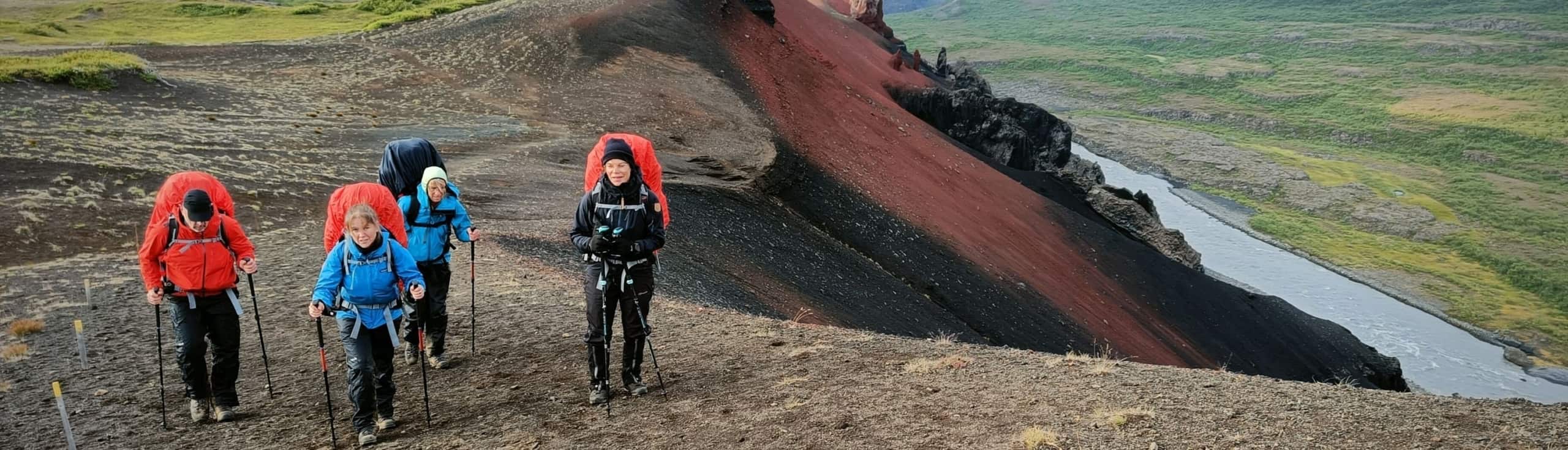 Trektocht in IJsland met rugzak bij de Dettifoss waterval