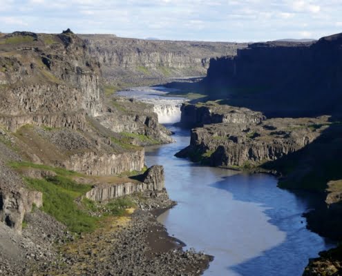 De canyon nabij de Dettifoss waterval in IJsland