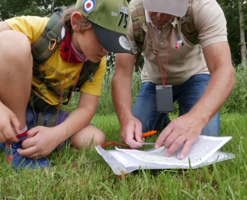Roald Van Noort about the Navigating with Map and Compass Workshop in the Netherlands 8 Avontuurlijk dagje uit: Leer navigeren met kaart en kompas! π¨βπ©βπ¦π Ga samen met je soort op avontuur! ποΈ Tijdens onze workshop leren jullie hoe je een kaart leest en een kompas gebruikt. π³πΊοΈ Een perfect uitje voor nieuwsgierige ontdekkers. Boek nu!