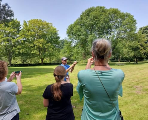 Sylvia Scholten on the Navigating with map and compass workshop in the Netherlands 7 Beleef een avontuurlijke dag in Utrecht! Op een prachtige groene locatie met hoge, bladerige bomen kun je dakvogels van dichtbij bewonderen. Leer navigeren met kaart en kompas tijdens onze interactieve workshop. De zon schijnt en de lucht is helder - perfect voor een langdurige ervaring. Boeken kan nu!